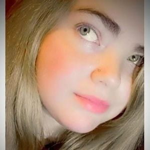 Meet your Posher, Shannon elizabeth